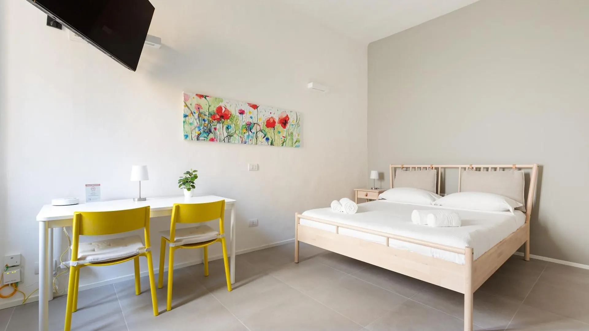 Apartment Corso Vercelli Cosy And Bright Studio Milan